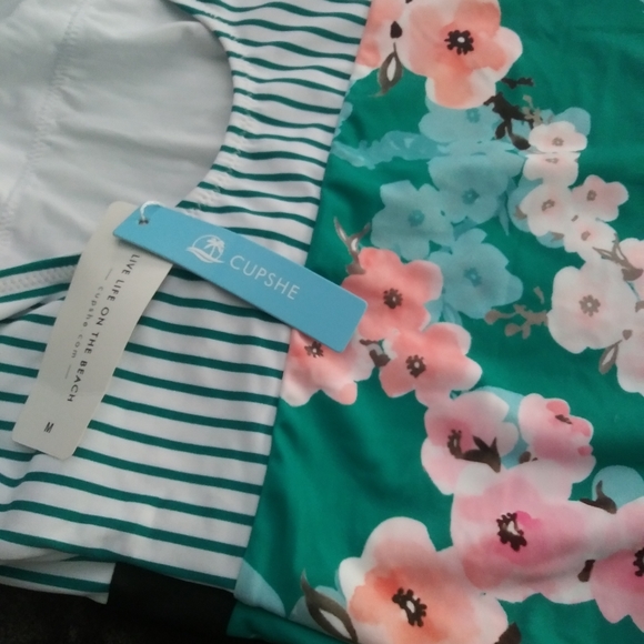 Brand new Cupshe Striped Floral - Picture 9 of 12